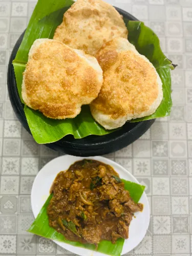 Poori and chicken liver roast